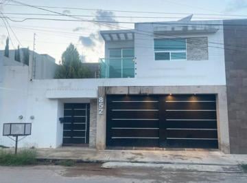 Casa de 3 habitaciones, Saltillo · Casa en Venta en Fraccionamiento Lomas de Lourdes