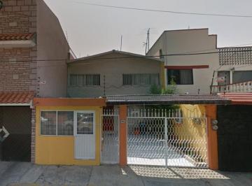 Venta de bonita casa.
Adquisición solo con RECURSOS PROPIOS.
Contamos con el m · Casa en Venta en Calle Isla Margarita, Col. Prado Vallejo, Tlalnepantla, Edo. de México.