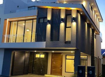 Casa · 314m² · 4 Recámaras · 2 Estacionamientos · Casa 4 Recámaras en Venta Nueva, Morillotla, con Jardín y Roof Garden