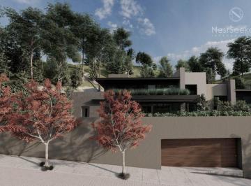 Casa de 5 habitaciones, Valle de Bravo · Casa en Venta en Avandaro