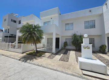 Casa · 160m² · 4 Recámaras · 2 Estacionamientos · Casa en Bahía Azul