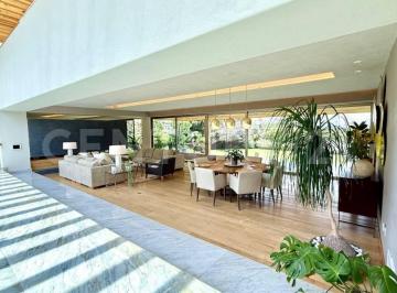 Casa · 1700m² · 4 Recámaras · 16 Estacionamientos · Casa en Venta Calle Cerrada Jardines del Pedregal, Alvaro Obregon, Cdmx