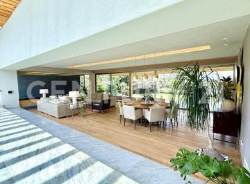 Casa · 1700m² · 4 Recámaras · 16 Estacionamientos · Casa en Venta Calle Cerrada Jardines del Pedregal, Alvaro Obregon, Cdmx