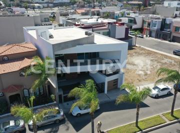 Casa · 670m² · 3 Recámaras · 8 Estacionamientos · Casa de Lujo en Venta en Paraiso del Rio, Tijuana, Baja California.