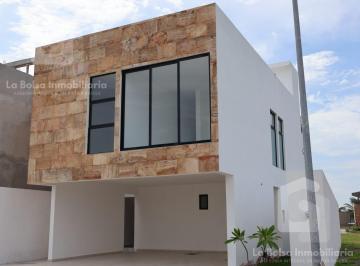 Casa · 229m² · 3 Recámaras · 2 Estacionamientos · Casa en Venta en Punto Lomas, Boca del Rio, Veracruz