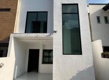 Casa de 4 habitaciones, Zapopan · Casa Dúplex en Venta en Rinconadas del Valle, Zapopan