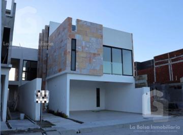 Casa · 194m² · 3 Recámaras · 2 Estacionamientos · Casa en Venta en Punto Lomas, Boca del Rio, Veracruz