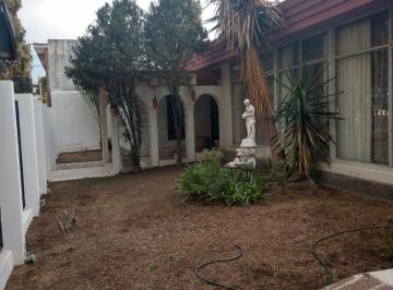 Casa · 550m² · 4 Recámaras · 3 Estacionamientos · Venta de Casa en Saltillo Colonia Republica Oriente