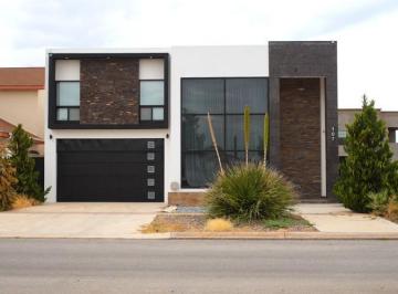 Casa · 4 Recámaras · Casa en Renta en Residencial Leones