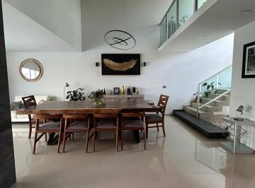 Casa · 288m² · 4 Recámaras · 2 Estacionamientos · Casa en Venta con Alberca Pedregal de Las Animas
