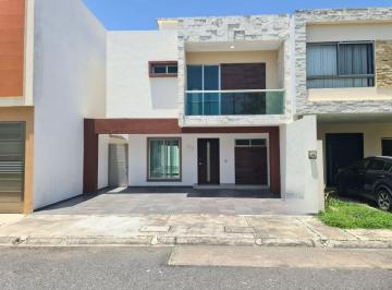 Casa de 3 habitaciones, Alvarado · Casa en Venta, Lomas de La Rioja, Frente a Parque