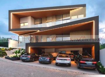 Casa · 857m² · 4 Recámaras · 4 Estacionamientos · Casa en Venta en San Pedro Garza García