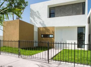 Casa de 3 habitaciones, Mérida · Casa Al Norte de Mérida con Doble Altura