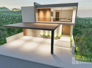 Casa · 619m² · 4 Recámaras · 3 Estacionamientos · Residencia de Lujo en Altozano con Sótano Panorámico y Salón de Juegos