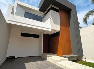 Casa · 322m² · 4 Recámaras · 2 Estacionamientos · Casa Nueva en Morelia Frac. Privado Indeco El Vivero