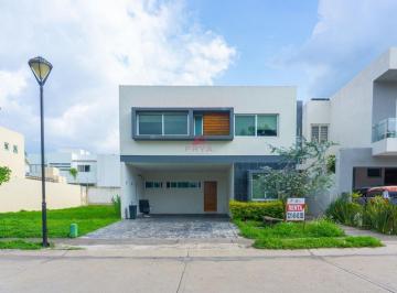 Casa en condominio de 4 habitaciones, Zapopan · Casa en Renta en Olivos Residencial, Zapopan | 4 Recámaras, Frente a Casa Club