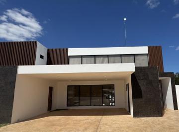 Casa · 430m² · 4 Recámaras · 3 Estacionamientos · Venta de Casa en Residencial La Rejoyada Mérida Yucatán