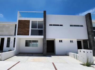 Casa · 220m² · 4 Recámaras · 2 Estacionamientos · Casa en Cañadas del Arroyo