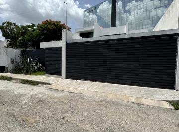 Casa · 385m² · 4 Recámaras · 3 Estacionamientos · Venta de Casa en Privada Montebello Mérida Yucatán