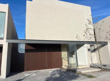 Casa · 251m² · 3 Recámaras · 2 Estacionamientos · Casa Venta Campanario Norte Queretaro