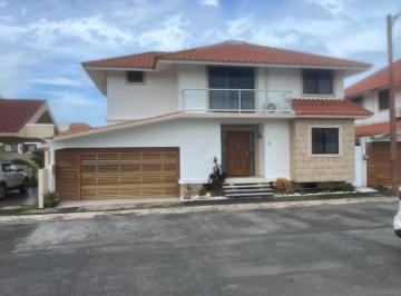 Casa · 370m² · 4 Recámaras · 2 Estacionamientos · Casa en Venta en El Sendero Riviera Veracruzana Alvarado Veracruz