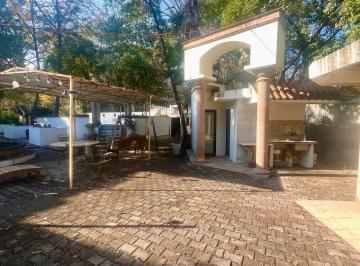 Casa · 220m² · 5 Recámaras · 8 Estacionamientos · Casa - San Pedro El Alamo
