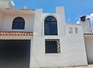 Casa · 220m² · 4 Recámaras · 1 Estacionamiento · Venta Casa Zinacantepec 220 m² Terreno Es Ejido