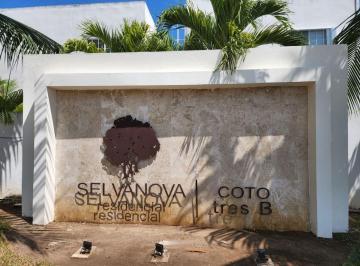 Casa en condominio de 3 habitaciones, Solidaridad · Casa de 3 Recámaras en Venta con Terreno Excedente, Fente Alberca en Selvanova Coto 3b