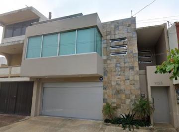 Casa de 4 habitaciones, Coatzacoalcos · Hermosa Redidencia en Venta de Remate en Coatzacoalcos, Ver