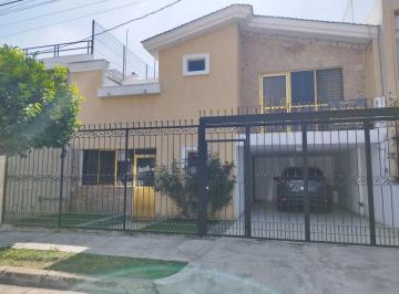 Casa de 4 habitaciones, Guadalajara · Casa en Venta en Jardines del Bosque