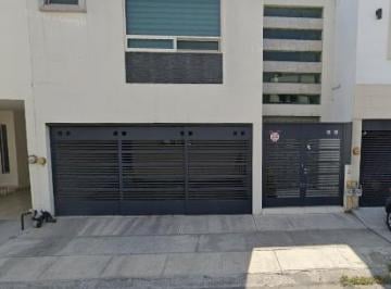 Casa de 4 habitaciones, Monterrey · Hermosa Casa en Venta de Remate en Monterrey, N. L.