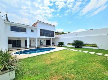 Casa de 5 habitaciones, Cuernavaca · Amplia Residencia Dentro de Exclusivo Fraccionamiento en Vista Hermosa