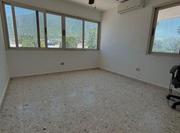 Casa · 488m² · 4 Estacionamientos · Casa Venta en Contry Primer Sector