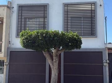 Casa de 5 habitaciones, Morelia · ¡Oportunidad! Dos Casas en Una Propiedad. a 5 Minutos del Centro.