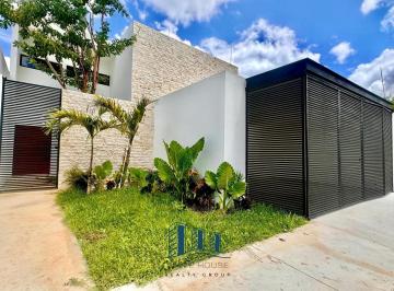 Casa · 300m² · 4 Recámaras · 2 Estacionamientos · Casa Nueva de 4 Habitaciones en Venta Lista Para Entrega Al Norte de Merida