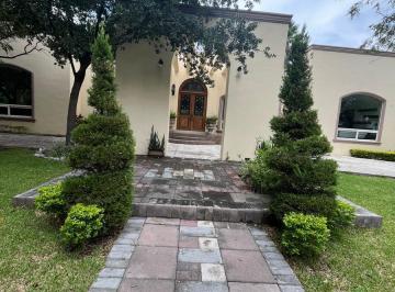 Casa · 700m² · 3 Recámaras · 8 Estacionamientos · Casa en Venta Carretera Nacional