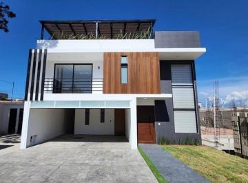 Casa · 350m² · 3 Recámaras · 4 Estacionamientos · Casa en Venta en Residencial Diamante