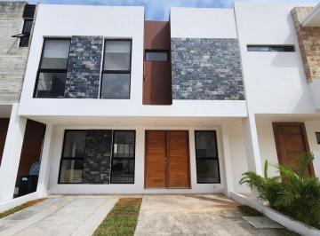 Casa · 136m² · 3 Recámaras · 2 Estacionamientos · Casa - Arbolada