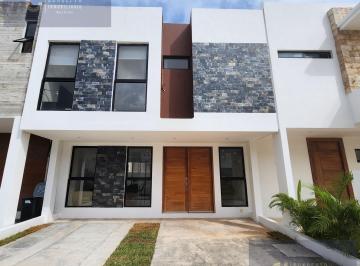 Casa · 136m² · 3 Recámaras · 2 Estacionamientos · Casa - Arbolada