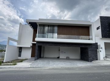 Casa · 480m² · 4 Recámaras · 4 Estacionamientos · Casa en Venta en Pedregal de La Montaña, Zona El Uro