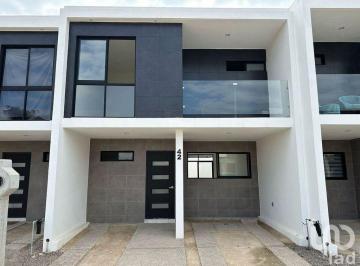 Casa · 113m² · 3 Recámaras · 2 Estacionamientos · Casa en Venta en Mariano Otero Sur Zapopan (Zona de El Fortin)