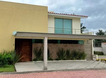 Casa en condominio · 258m² · 3 Recámaras · 4 Estacionamientos · Casa en Venta en Privada Emiliano Zapata San Salvador Tizatlalli Metepec México