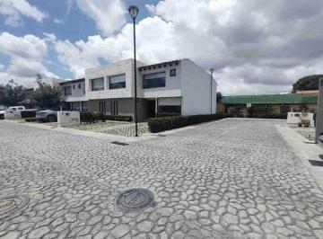 Casa · 210m² · 3 Recámaras · 3 Estacionamientos · Hermosa Residencia en Privada en Residencial Pedregal Calimaya Mex