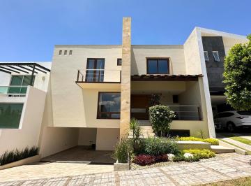 Casa · 601m² · 5 Recámaras · 3 Estacionamientos · Casa en Venta en Parque Caíro, Zona Lomas de Angelópolis II
