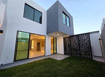 Casa · 207m² · 3 Recámaras · 2 Estacionamientos · Casa en Venta, en Corregidora, Queretaro