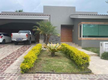 Casa de 3 habitaciones, León · Casa en Renta con Vista Al Campo de Golf en El Bosque Country Club en León, Gto.