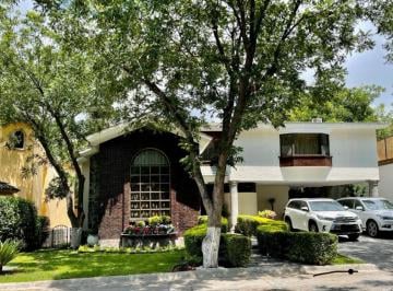 Casa de 3 habitaciones, Saltillo · Casa 760 m² con 3 Recámaras en Venta, Residencial San Alberto