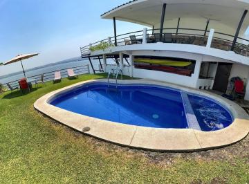Casa · 555m² · 9 Recámaras · 3 Estacionamientos · Casa con Acceso Al Lago de Tequesquitengo Morelos