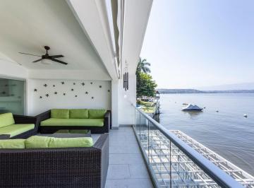 Casa · 445m² · 8 Recámaras · 4 Estacionamientos · Casa con Acceso Al Lago en Tequesquitengo Morelos