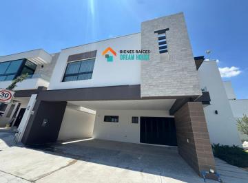 Casa de 3 habitaciones, García · ¡Estrena Hermosa Casa en Arriba de Av Leones con Grande Terreno